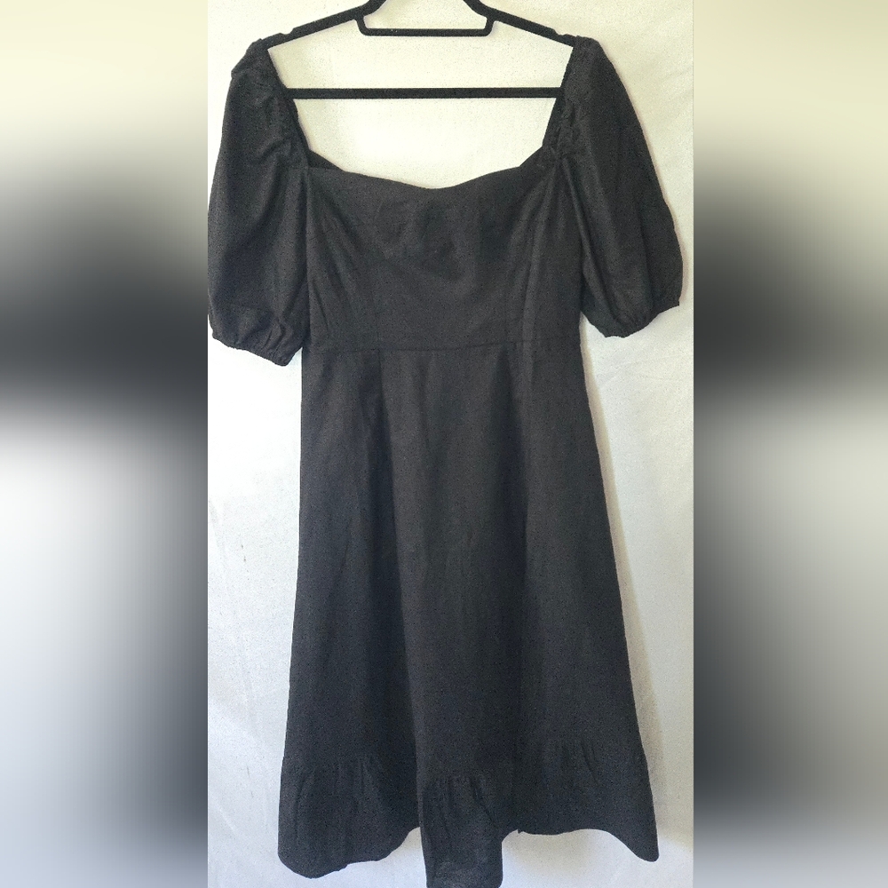 Elegant Black Midi Dress - Picture 2 of 11